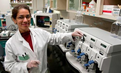 National Center for Toxicological Research scientist processing a microarray to measure and assess the level of genes found in a tissue sample